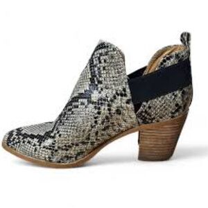 DV Dolce Vita Women's Fig Snakeskin Ankle Boot, sz 6.5